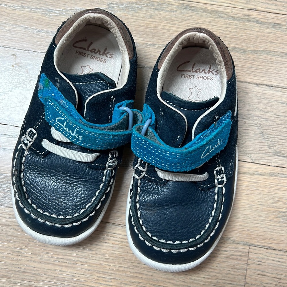 Clarks leather boys moccasins EUC beautifully made US 6.5 EU 22.5 super cute